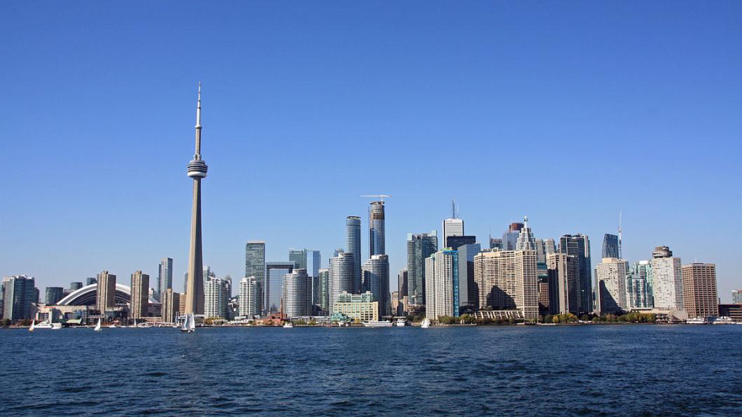 Toronto is de economische hoofdstad van Canada (foto: CC christine-wagner) 1200px-Toronto_Skyline_September_2014.jpg