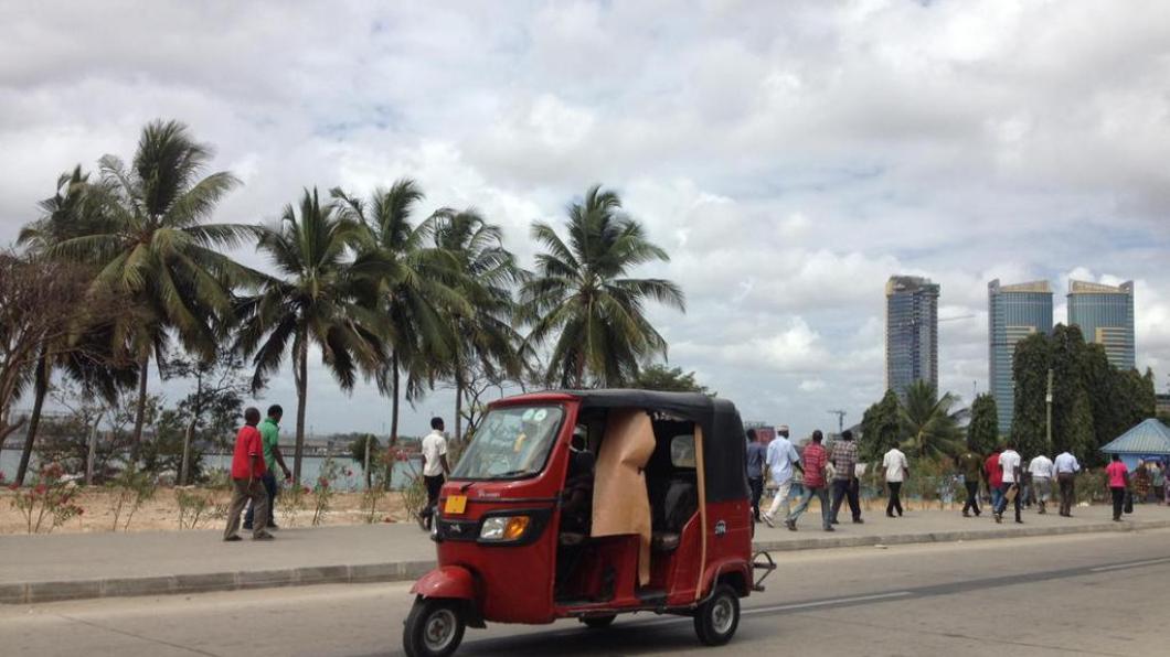 Wolkenkrabbers in Dar es Salaam daaressalaam.jpg