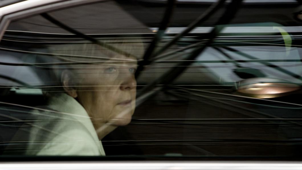 Angela Merkel komt aan op de crisistop merkel.jpg