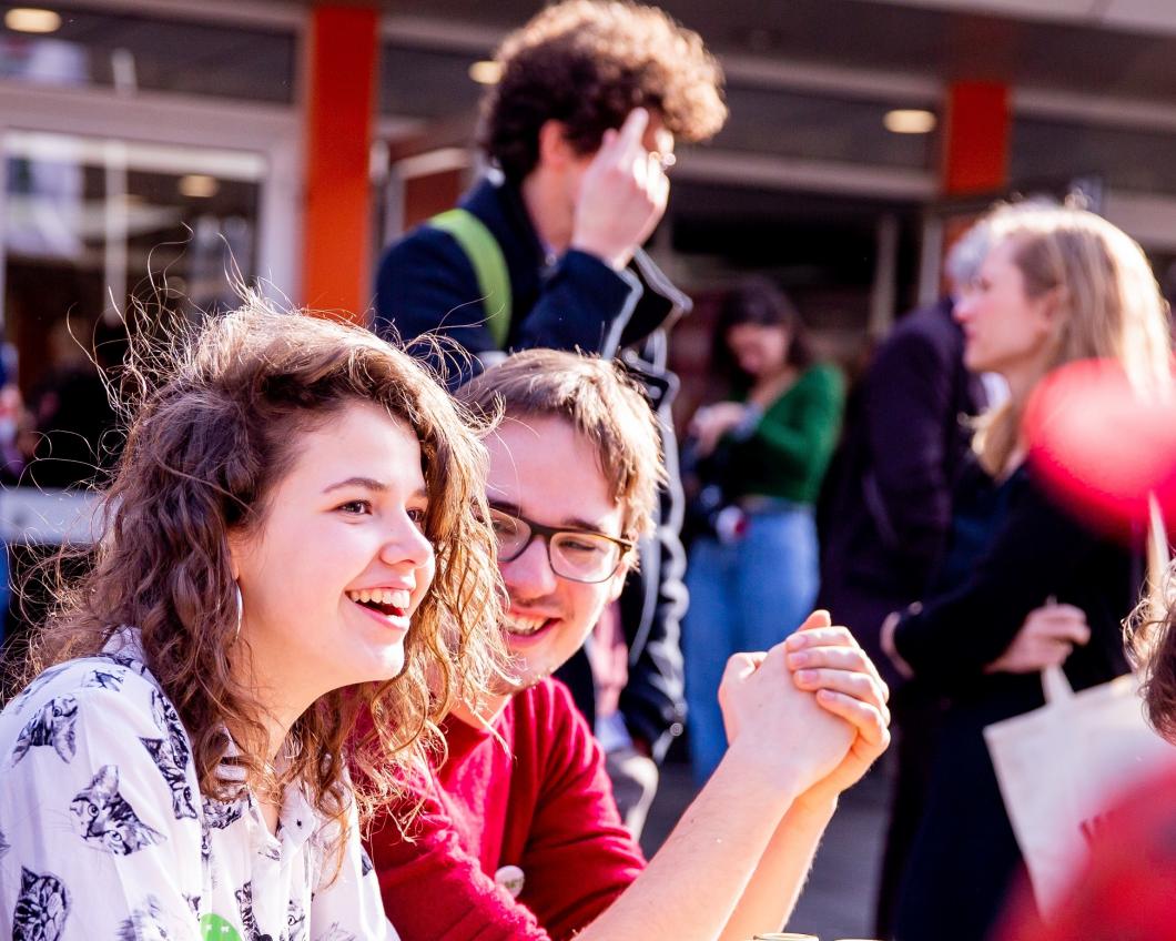 Afbeelding van 2 mensen op het GroenLinks congres in 2019